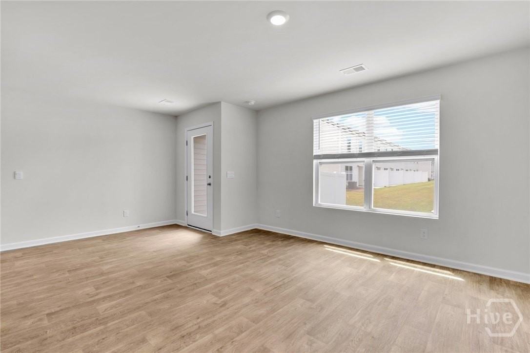 210 Coneflower Rd - Photo 5 of 29