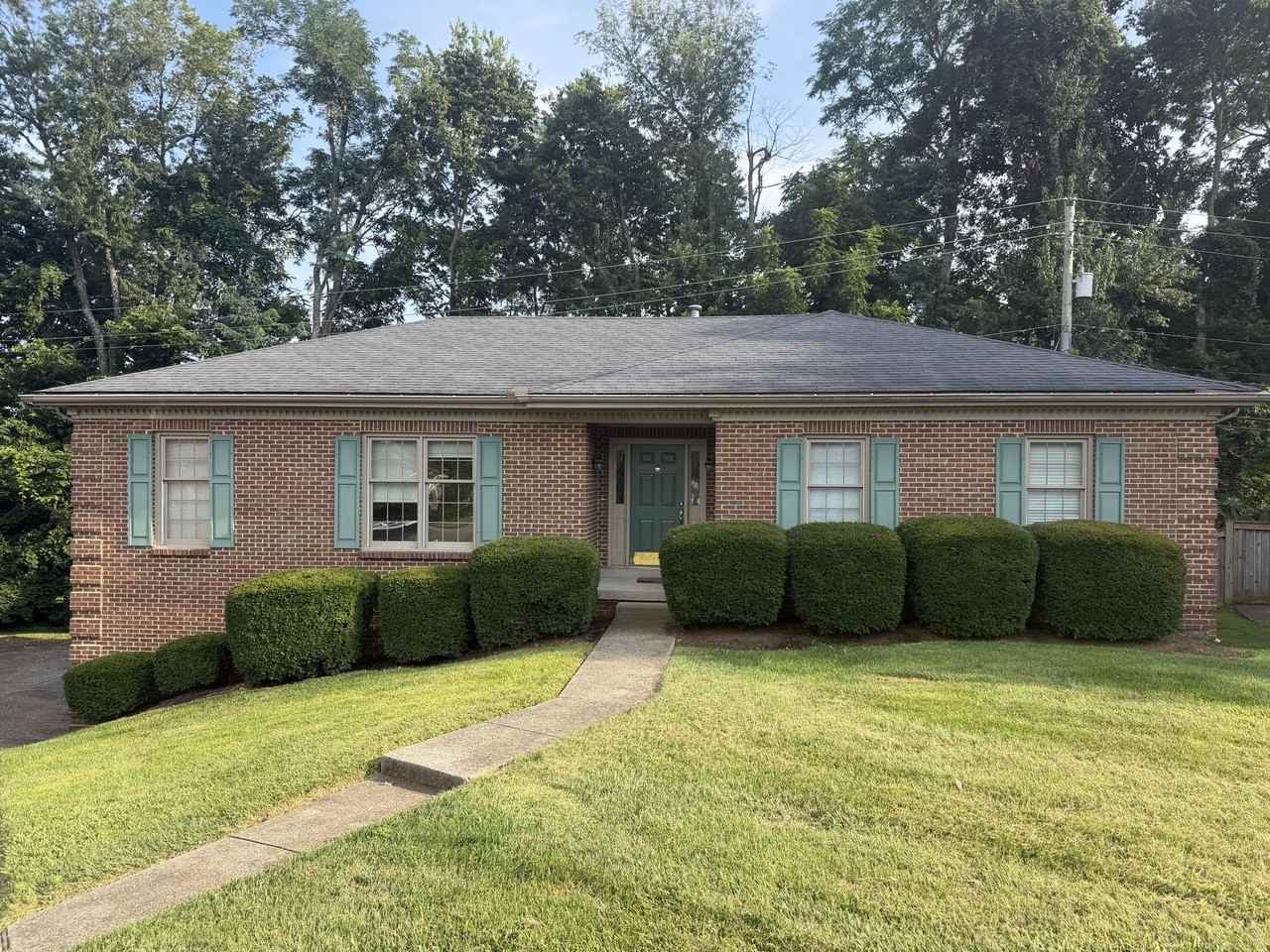 1112 Pepperhill Cir - Photo 2 of 36