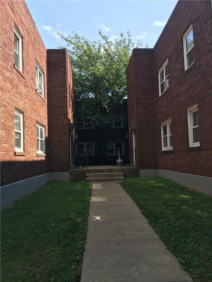 2228 W Allen St #1B - Photo 3 of 13