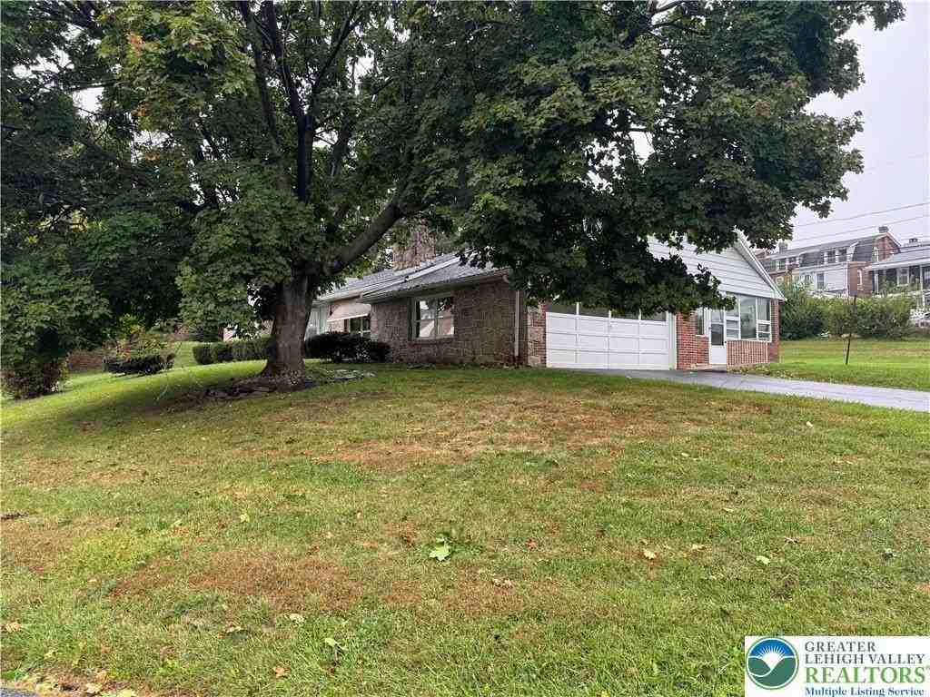 1035 Ridge Ave - Photo 5 of 50