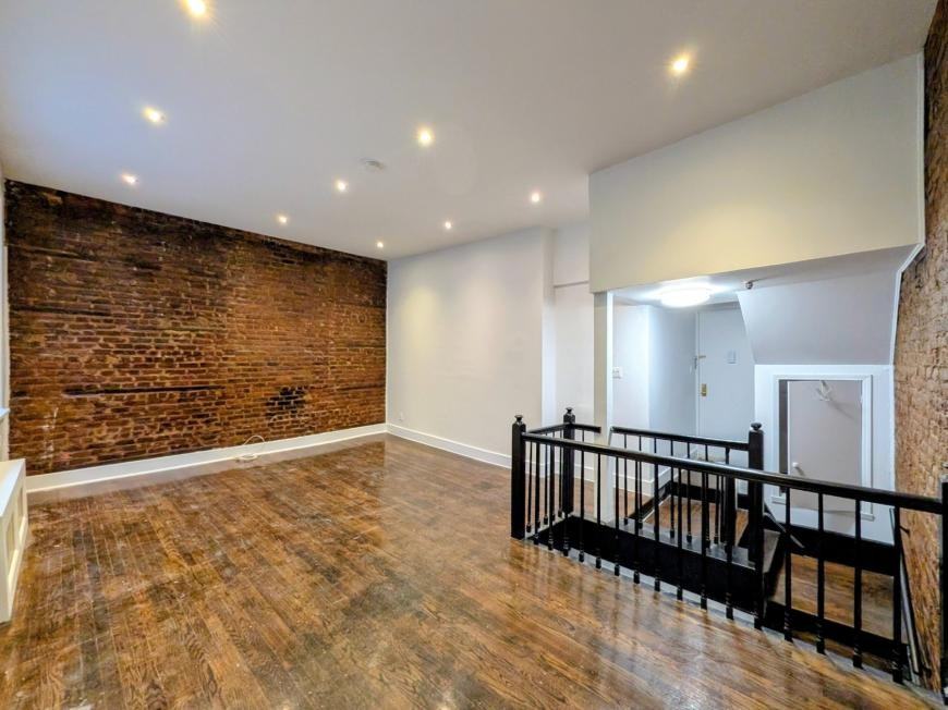 339 W 19th St - Photo 2 of 10