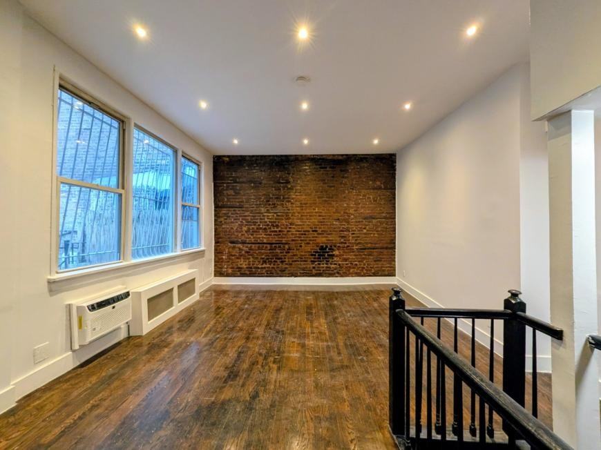 339 W 19th St - Photo 3 of 10