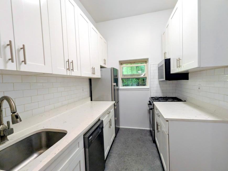 339 W 19th St - Photo 4 of 10