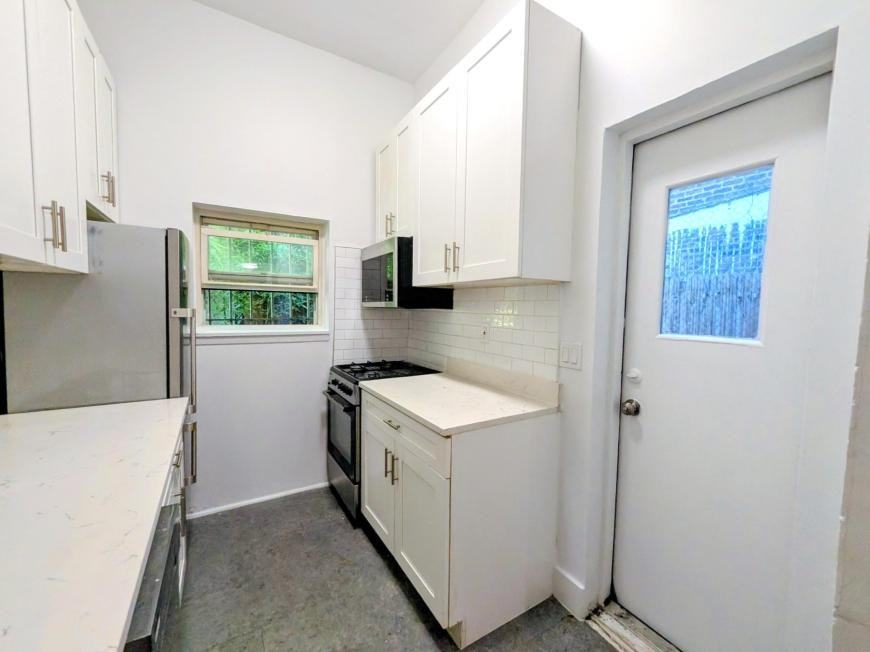 339 W 19th St - Photo 5 of 10