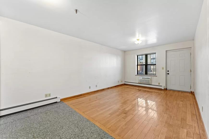 245 Harman St - Photo 3 of 6