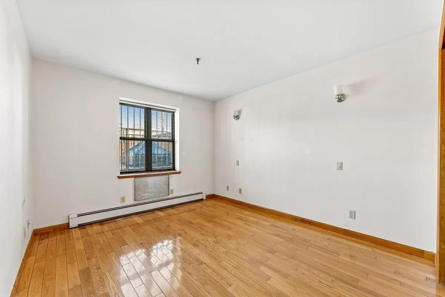 245 Harman St - Photo 4 of 6