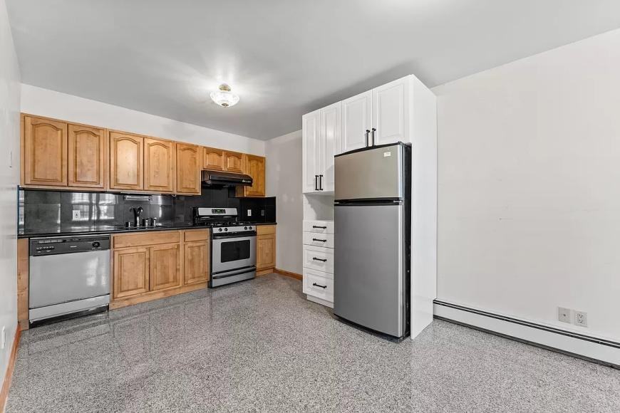 245 Harman St - Photo 5 of 6