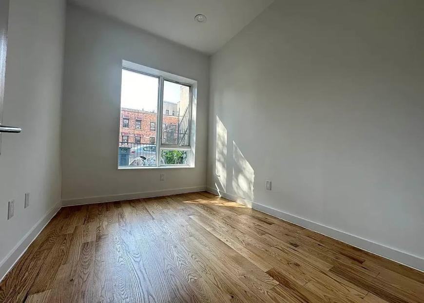 66 Linden St - Photo 5 of 8