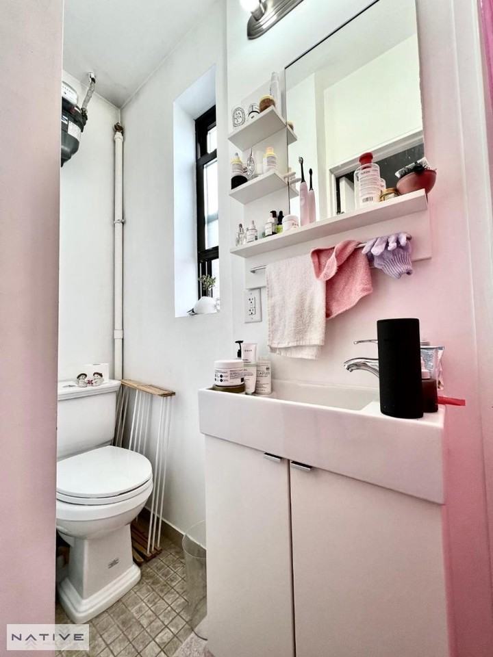 168 India St - Photo 4 of 4