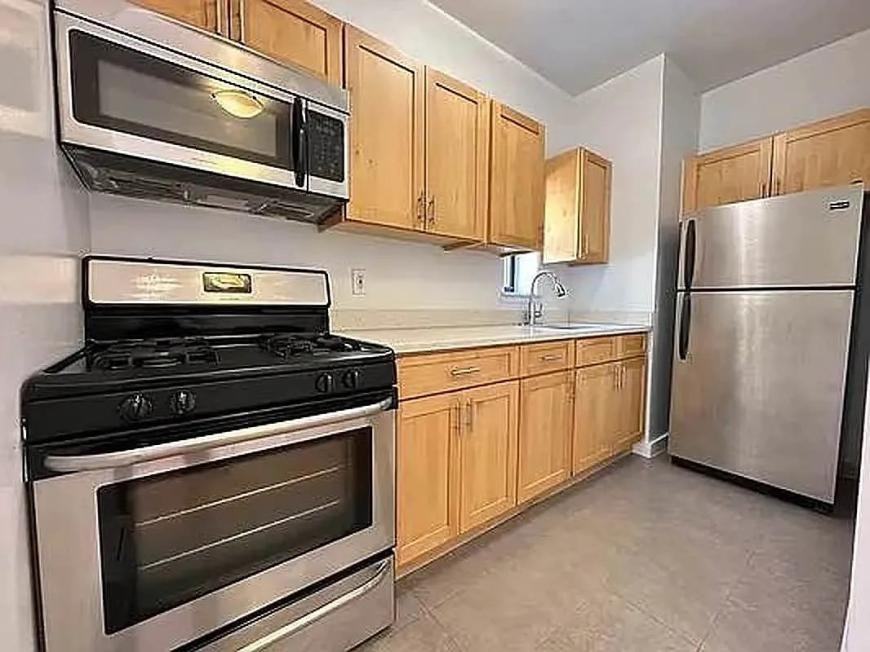 1411 Amsterdam Ave - Photo 2 of 9