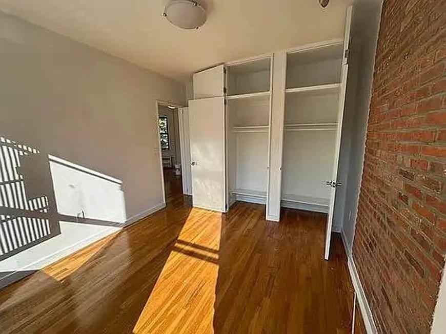 1411 Amsterdam Ave - Photo 6 of 9