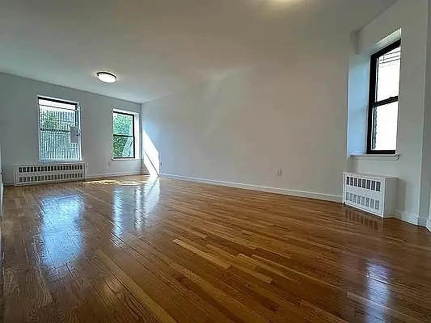 1411 Amsterdam Ave - Photo 7 of 9