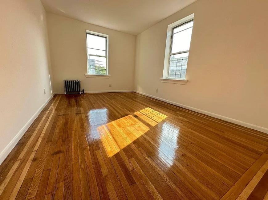 2387 Morris Ave - Photo 3 of 5