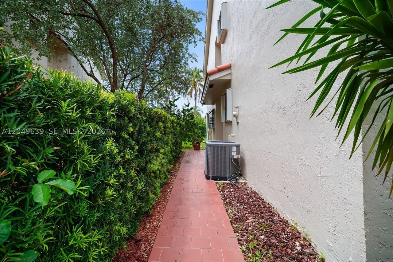 21378 Marina Cove Cir #11B - Photo 5 of 39