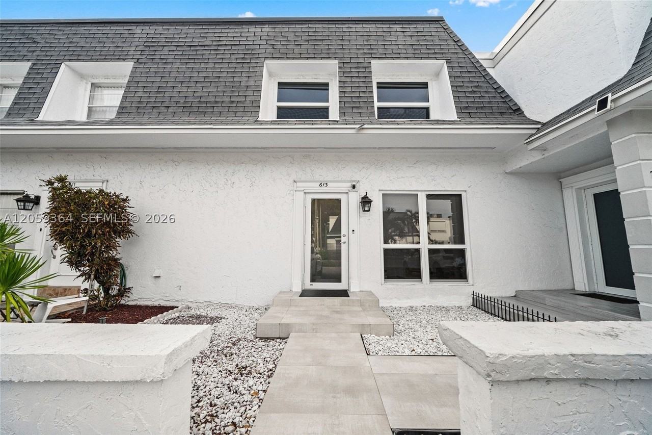 613 Ne 26th Ave #613 - Photo 2 of 50