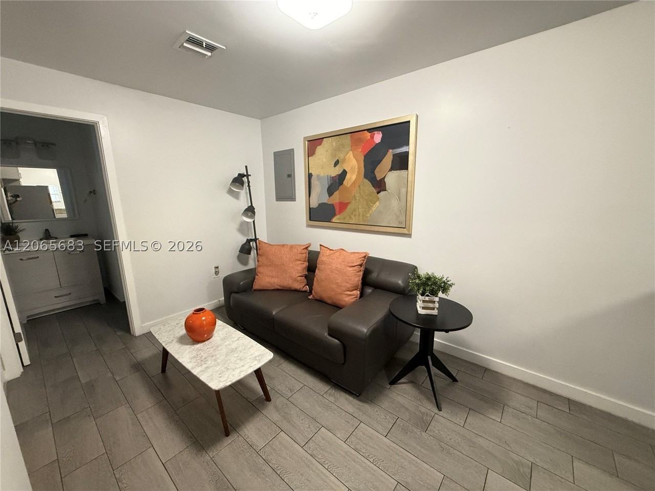 1604 Sw 9th St #B - Photo 6 of 13