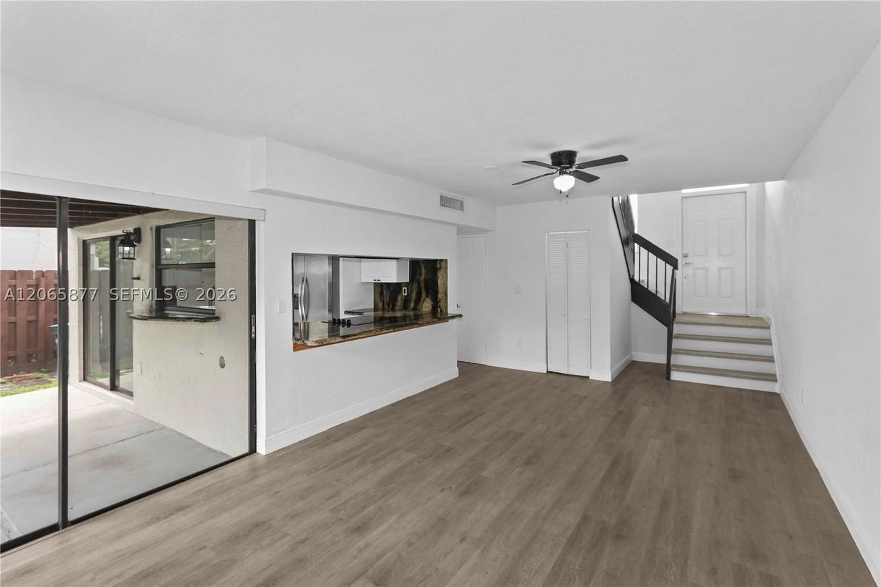 622 Nw 98th Ct #622 - Photo 3 of 32