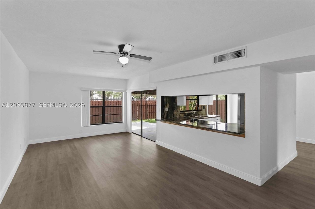 622 Nw 98th Ct #622 - Photo 5 of 32