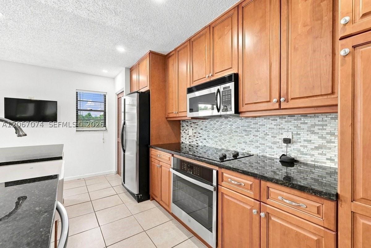 206 Se 1st Cir #13B - Photo 4 of 25