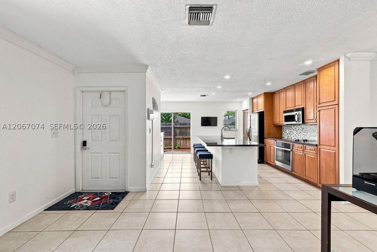 206 Se 1st Cir #13B - Photo 5 of 25