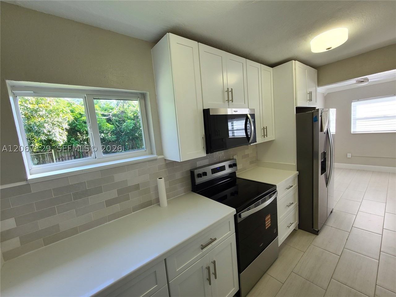 1240 Ne 207th Ter - Photo 4 of 9