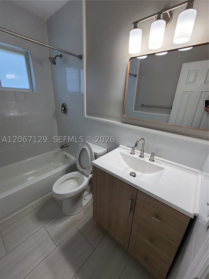 1240 Ne 207th Ter - Photo 6 of 9
