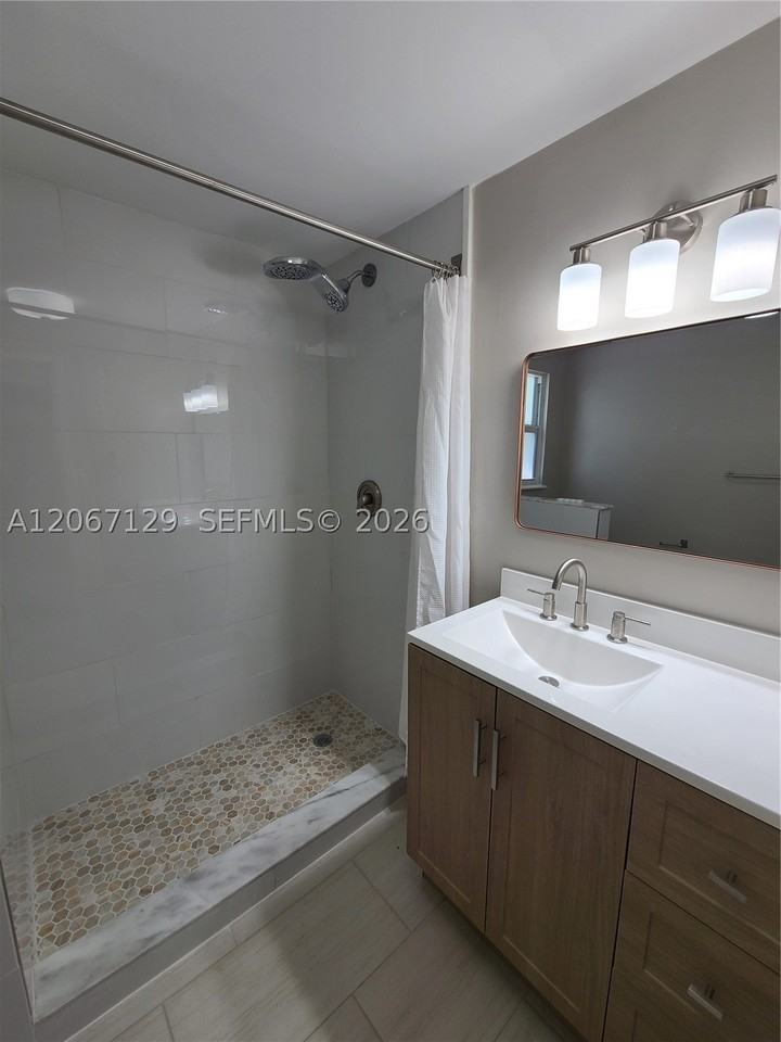 1240 Ne 207th Ter - Photo 7 of 9