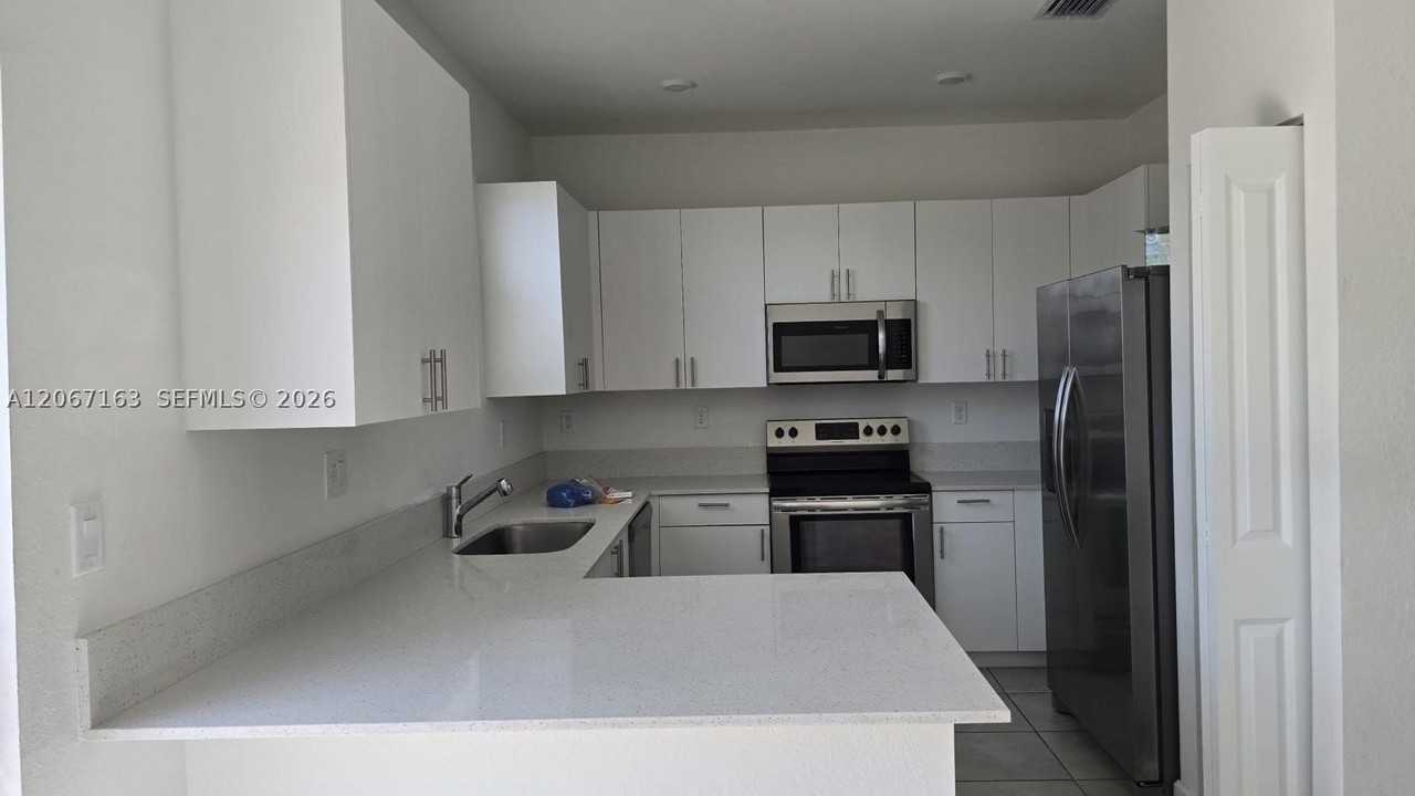11910 Sw 247th Ter - Photo 4 of 11