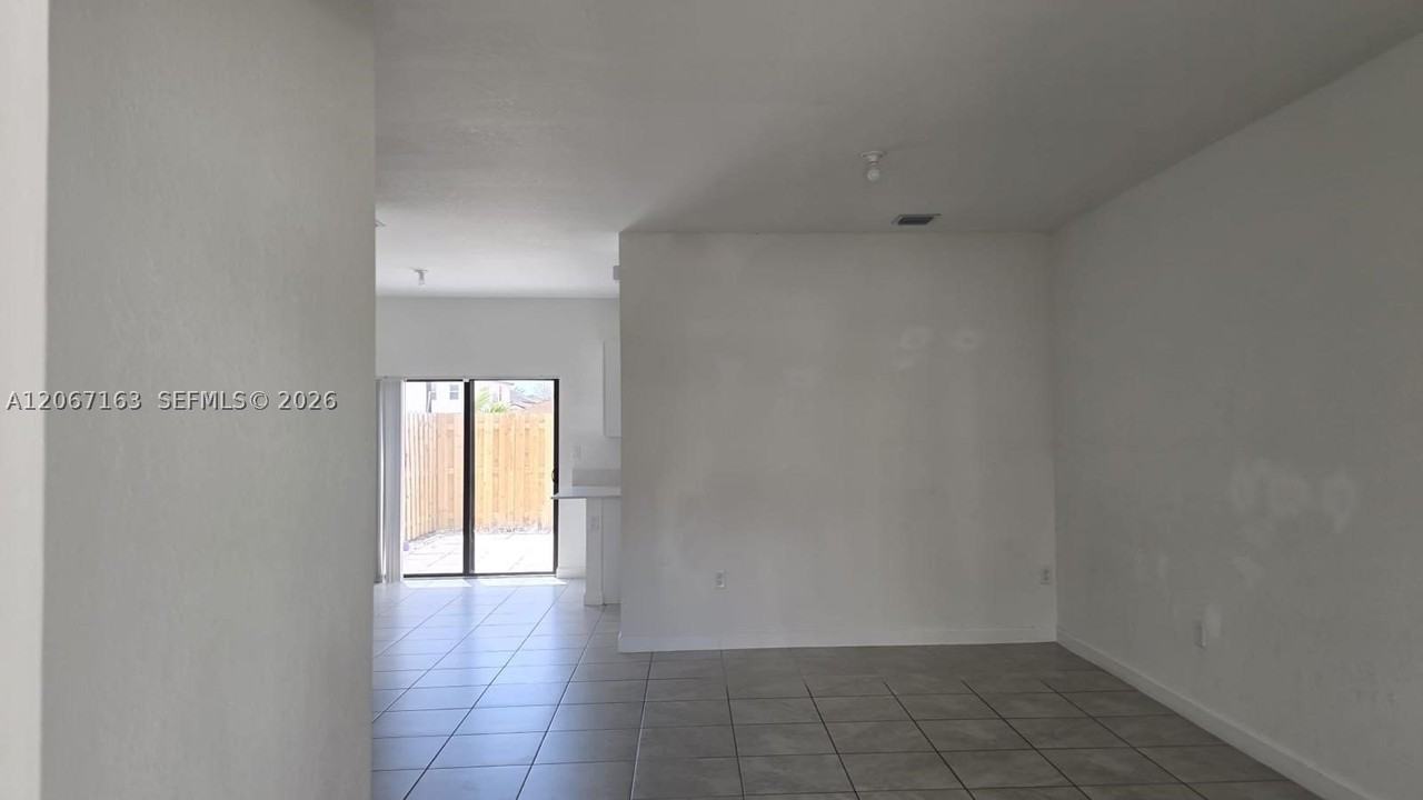 11910 Sw 247th Ter - Photo 7 of 11