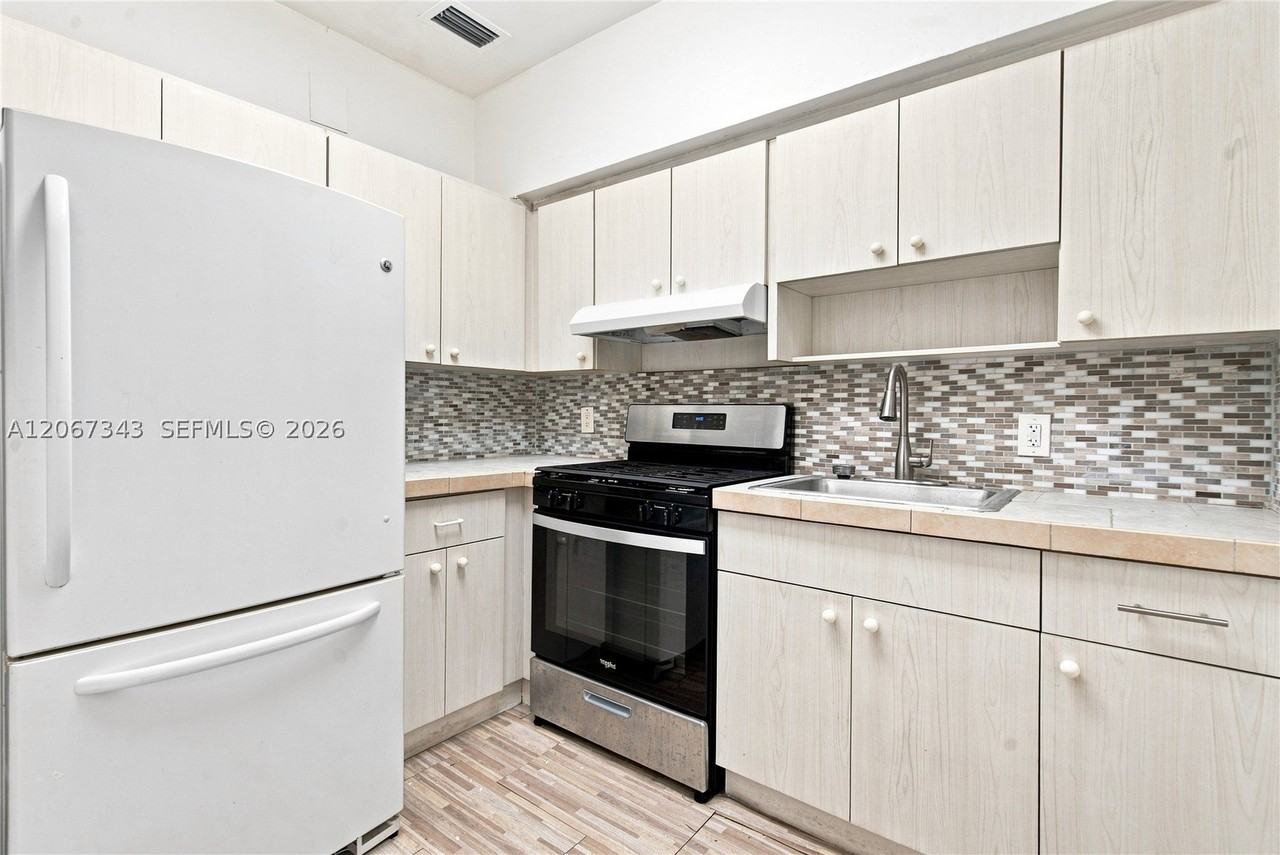 2920 Sw 38th Ct #0 - Photo 3 of 12