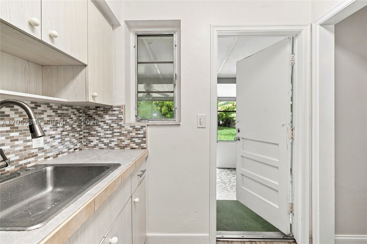 2920 Sw 38th Ct #0 - Photo 4 of 12