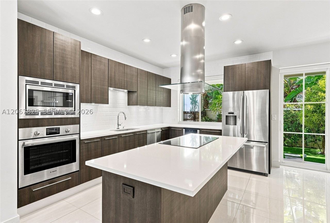 3237 Ne 5th St #3237 - Photo 4 of 50