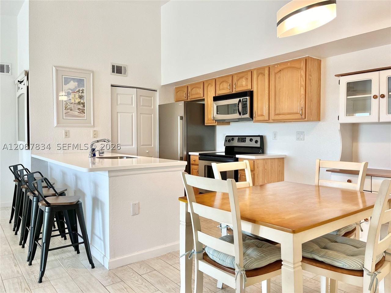 221 Sw Palm Dr #306 - Photo 2 of 10