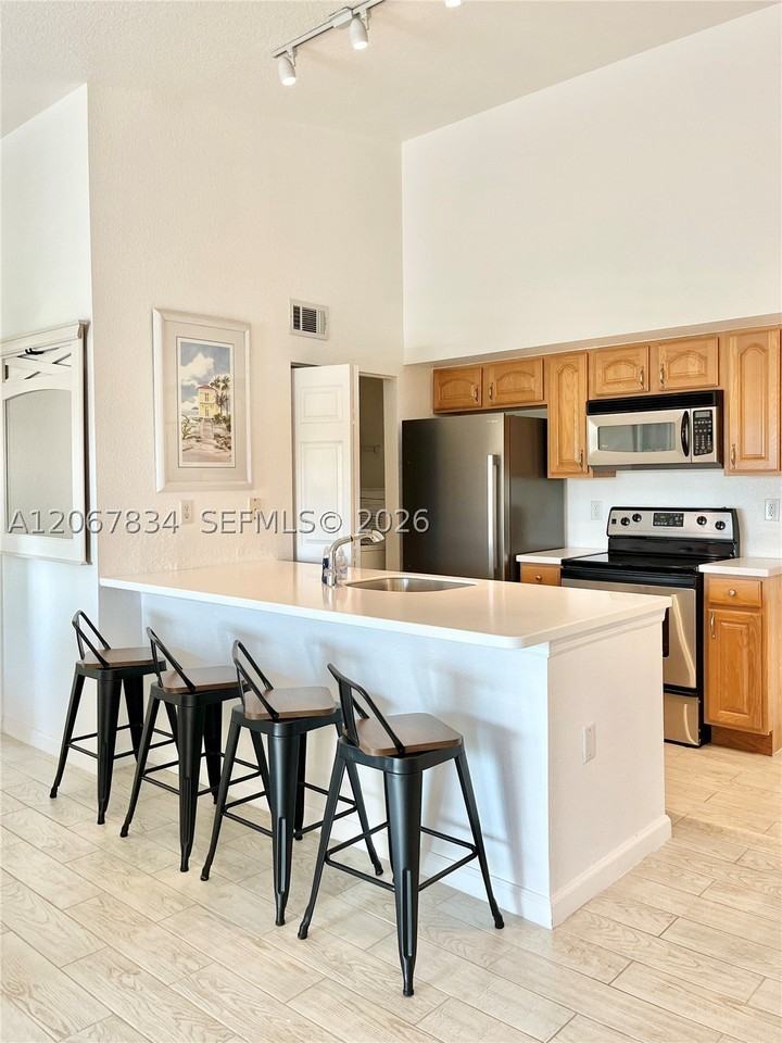 221 Sw Palm Dr #306 - Photo 3 of 10