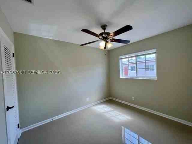 949 W Kalmia Dr #B1B4 - Photo 6 of 14