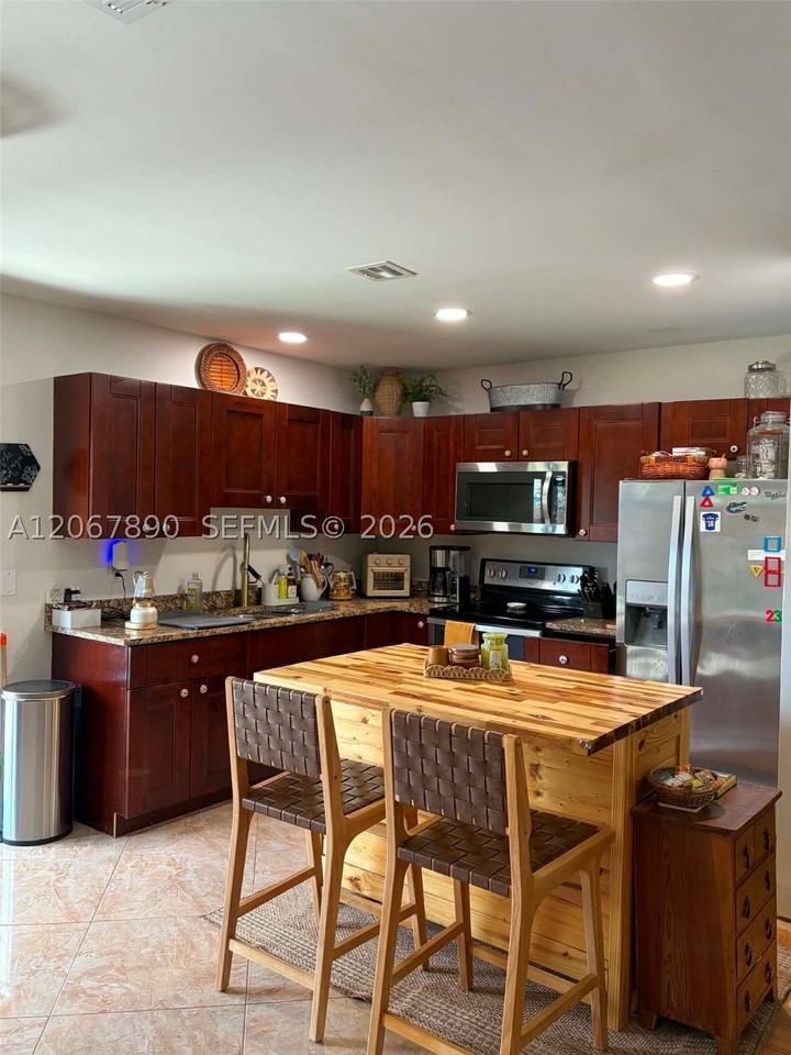 401 Se 3rd Pl - Photo 5 of 17