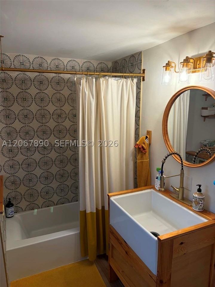 401 Se 3rd Pl - Photo 6 of 17
