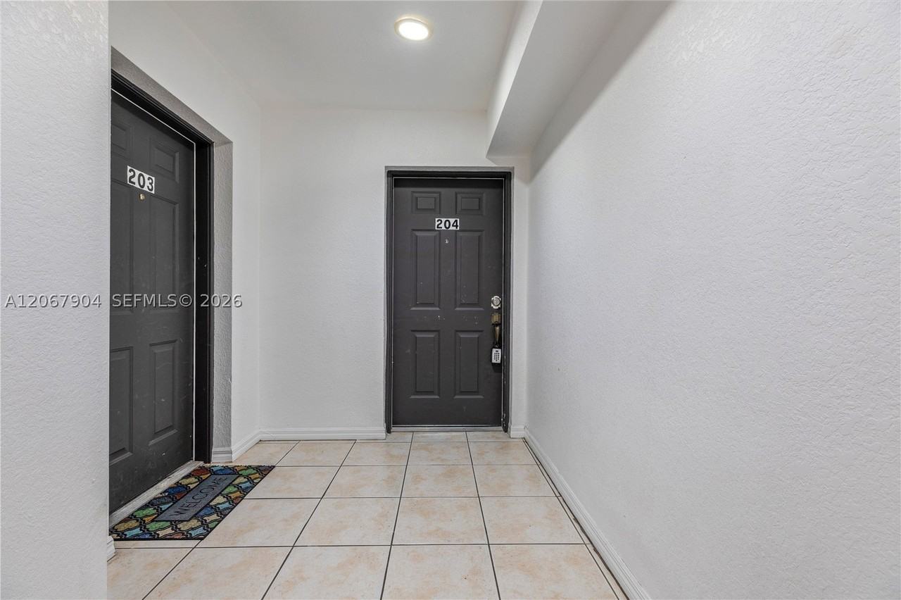 520 Sw 5th St #302 - Photo 4 of 38