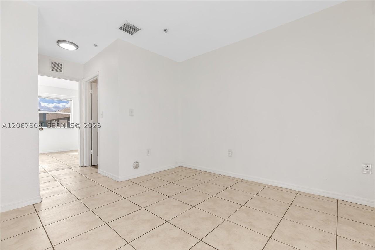 520 Sw 5th St #302 - Photo 7 of 38