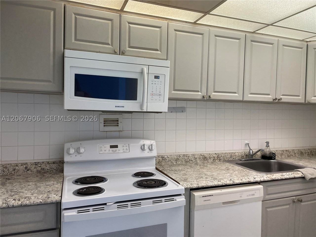 1000 West Ave #605 - Photo 4 of 12
