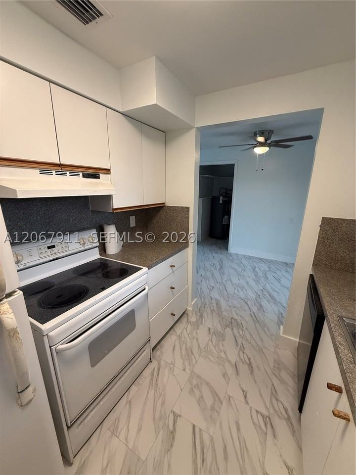 3558 Everglades Rd - Photo 5 of 15