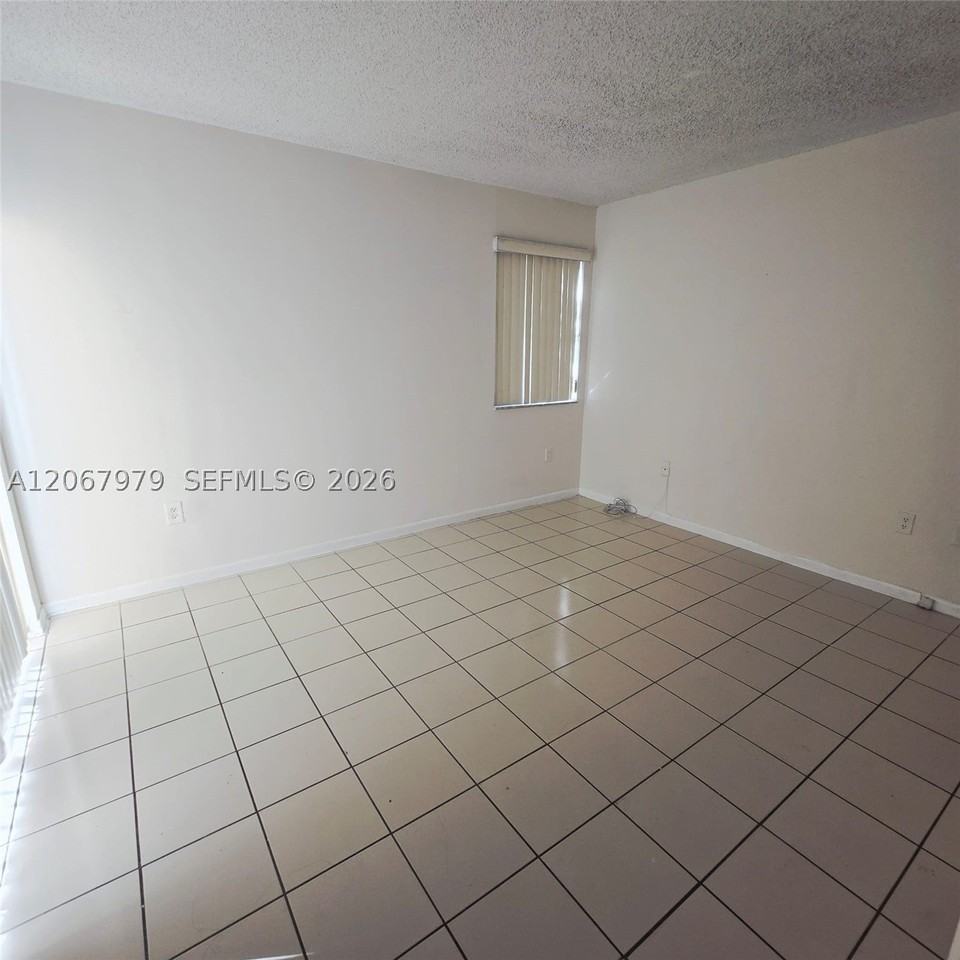 580 Nw 114th Ave #201 - Photo 3 of 7