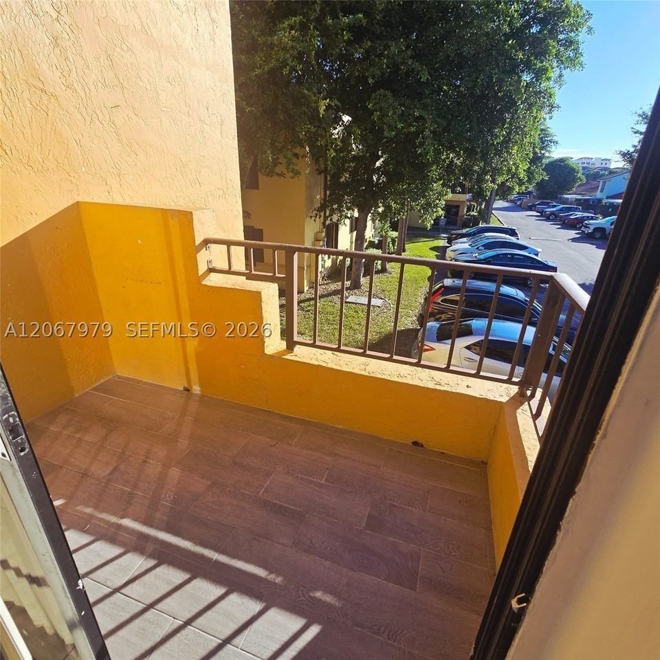 580 Nw 114th Ave #201 - Photo 7 of 7