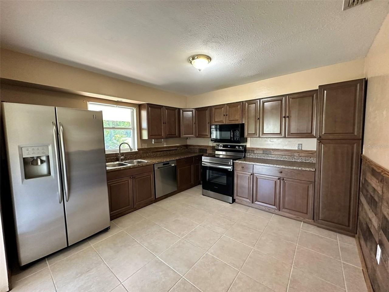 1067 Webster Ave Nw - Photo 2 of 11