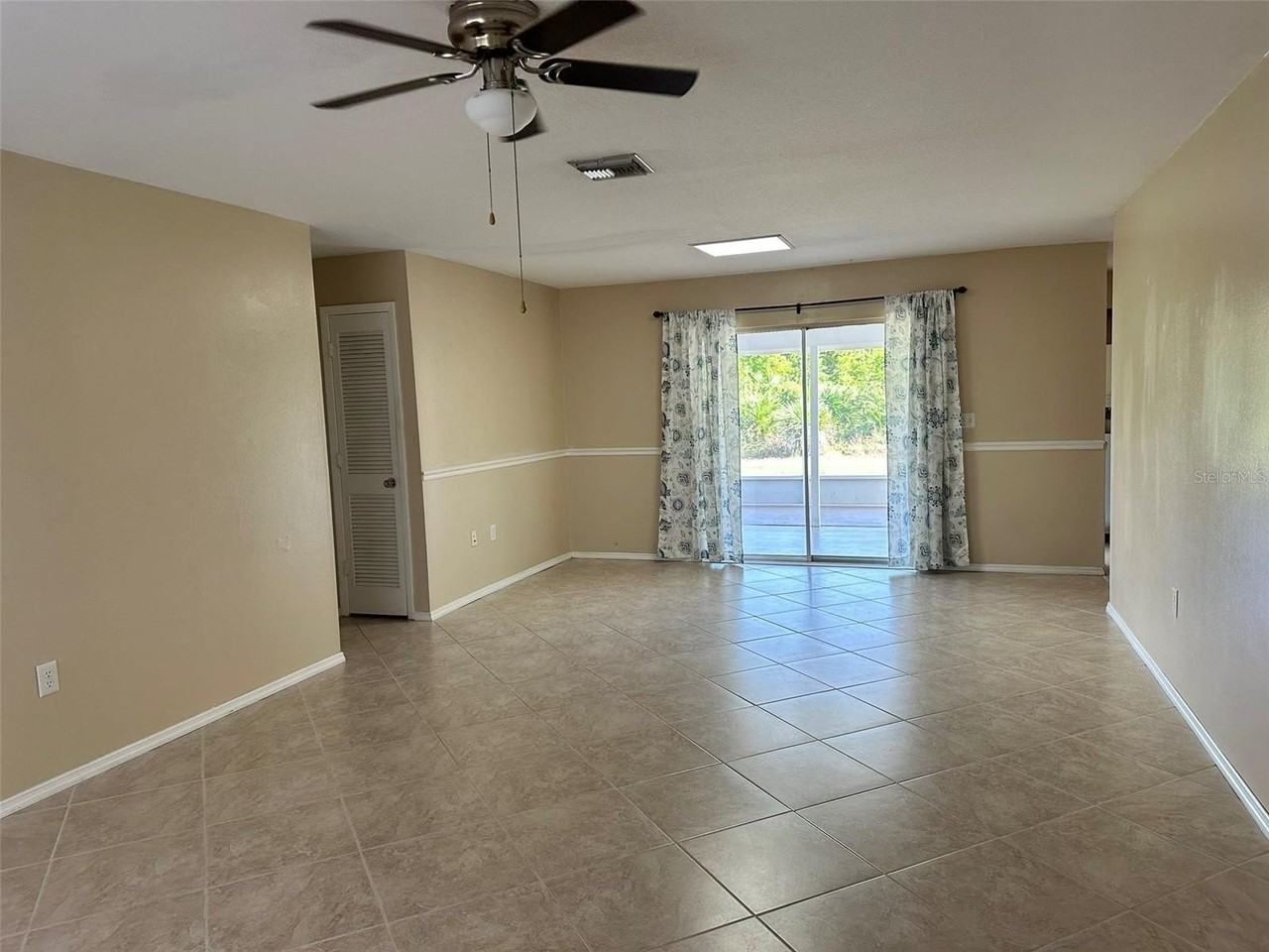 1067 Webster Ave Nw - Photo 3 of 11