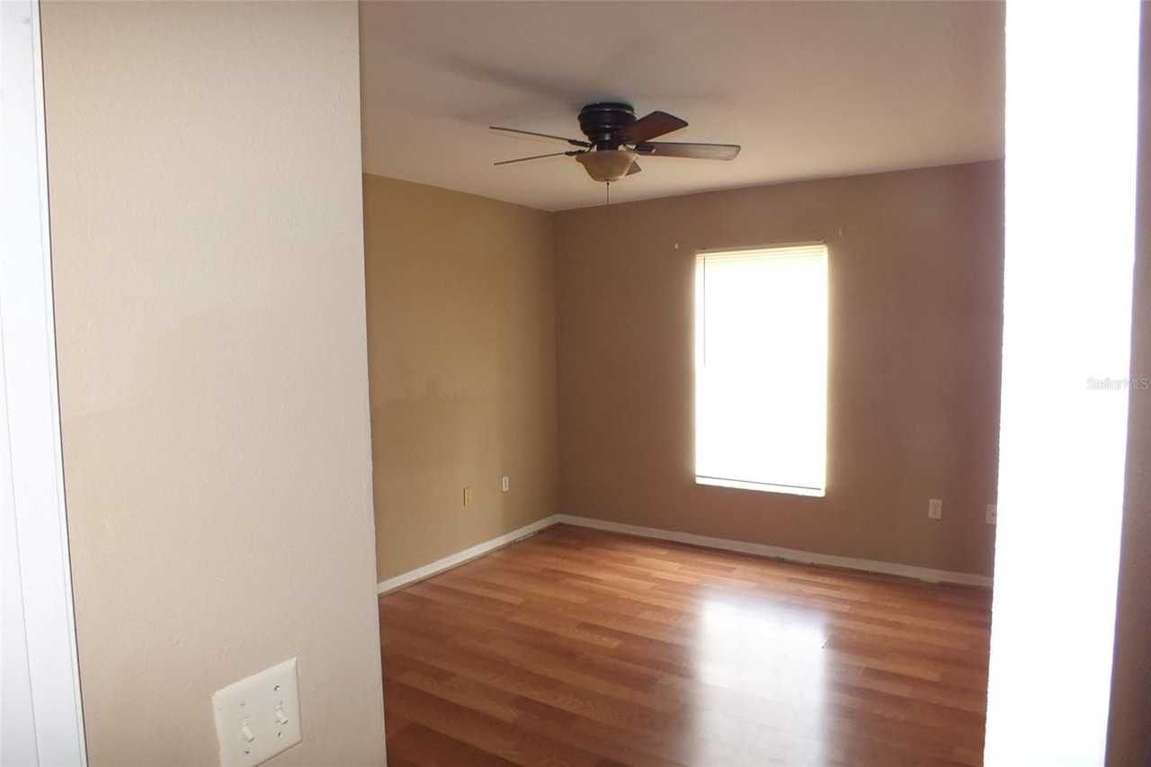 437 Fish Hawk Dr - Photo 2 of 10