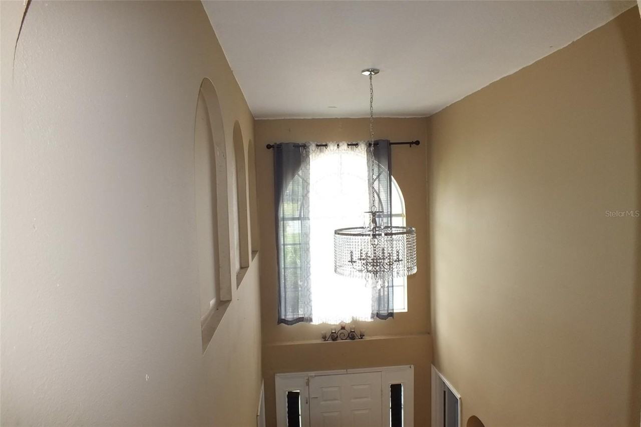 437 Fish Hawk Dr - Photo 5 of 10
