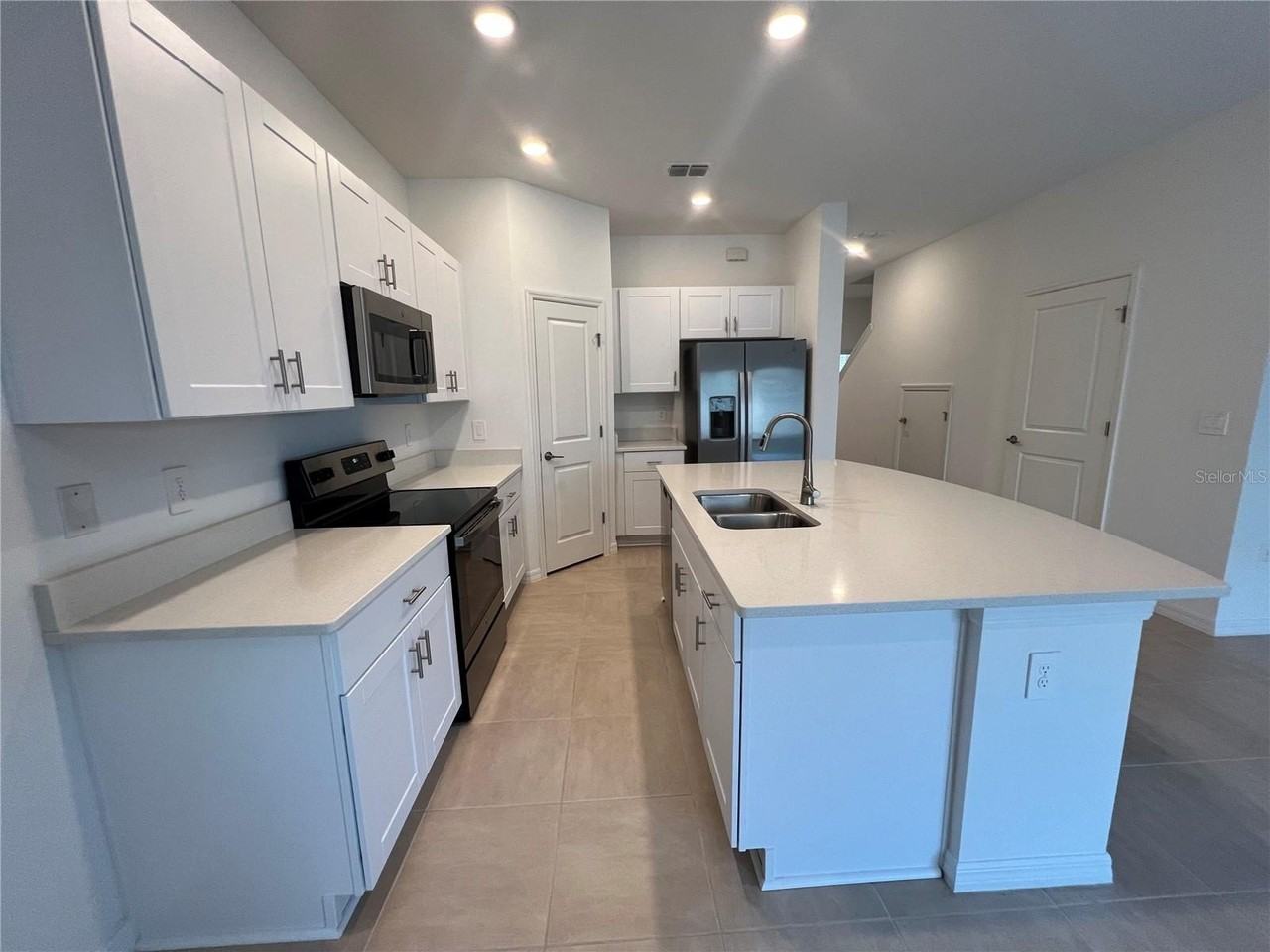 2211 Portrait St - Photo 2 of 12