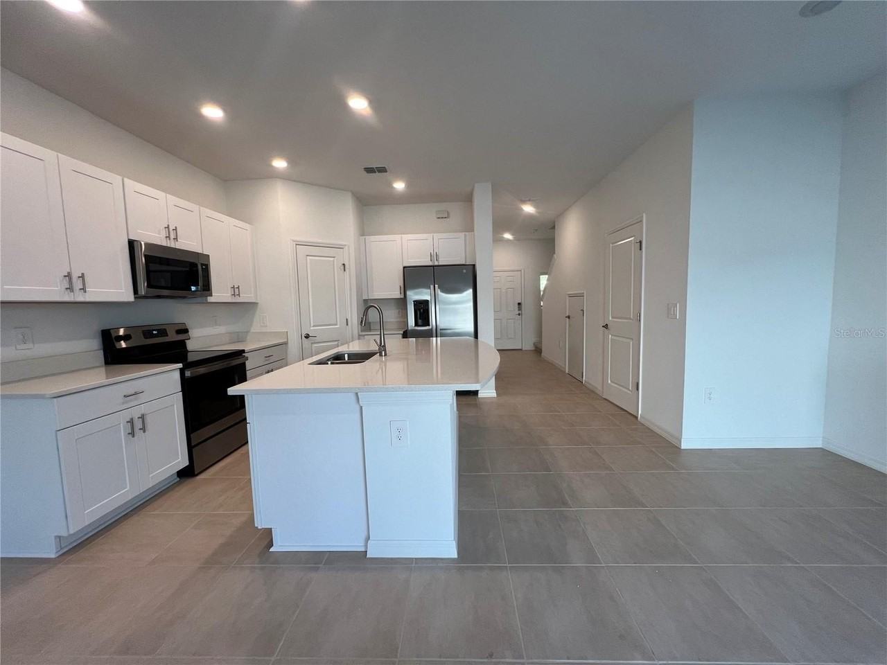2211 Portrait St - Photo 4 of 12