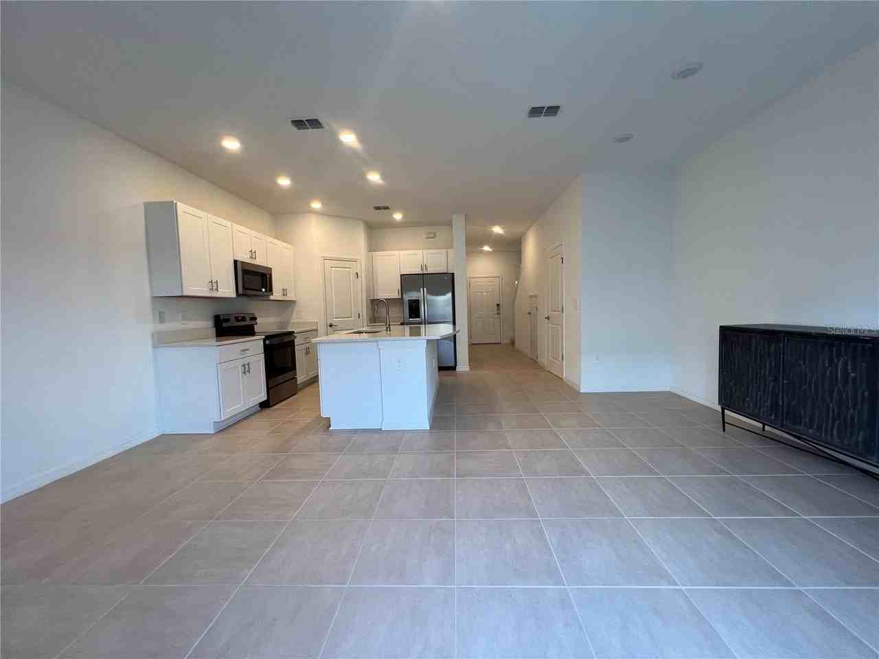 2211 Portrait St - Photo 5 of 12